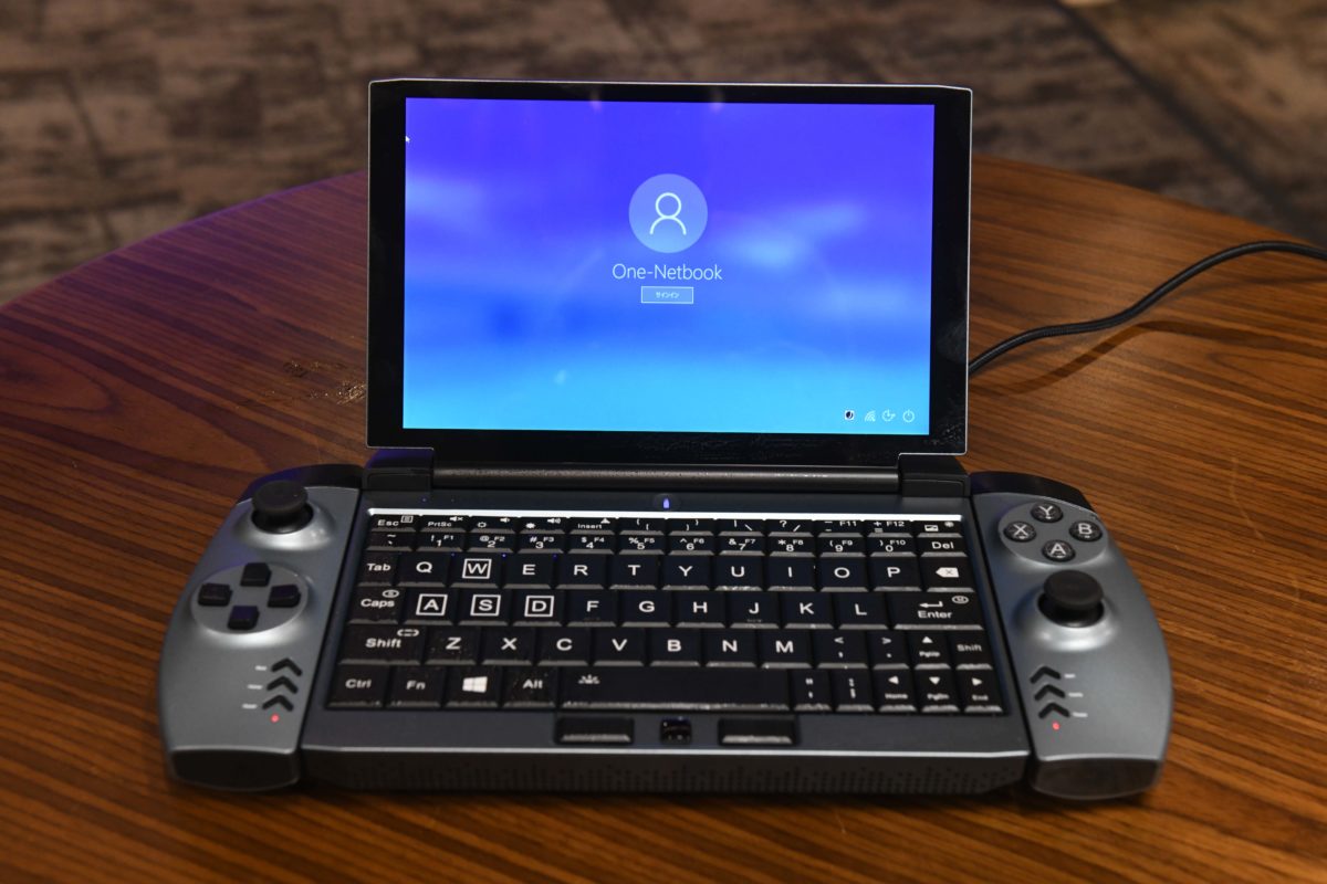 “あのゲーム機”を彷彿とさせる! 7インチのゲーミングUMPC「One-GX1」を触ってみた