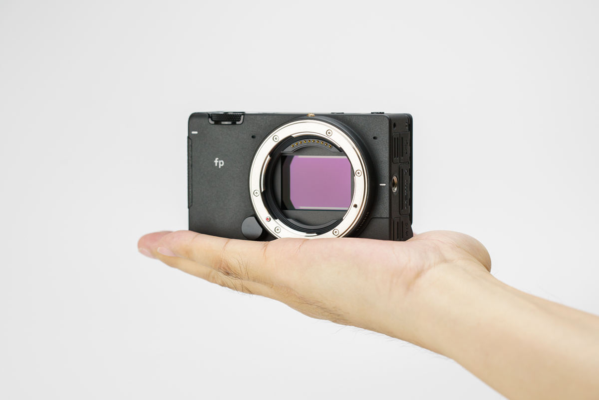 衝撃の登場から約1年、新たな活躍の場も――異色のフルサイズミラーレスカメラ「SIGMA fp」を改めて振り返る