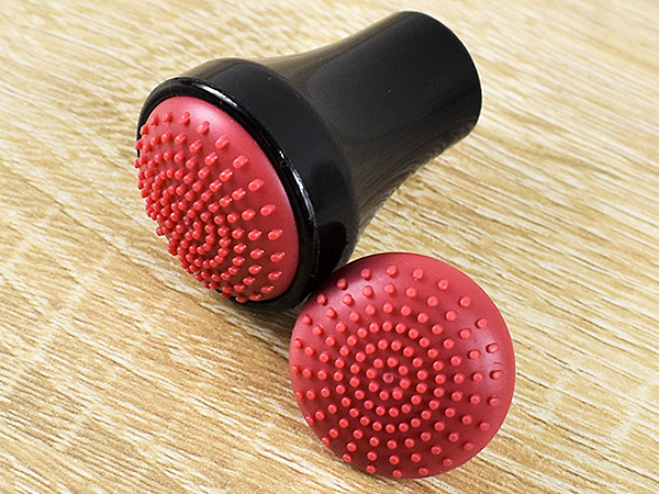 ボトルの洗浄が劇的に変わる！ 磁石で容器の内側を洗える「マグネティックスポットスクラバー」レビュー
