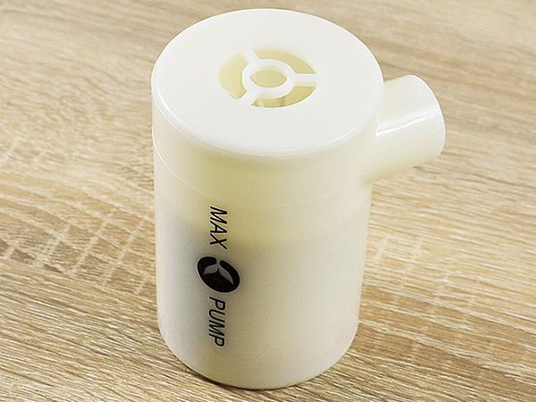 ビッグサイズの浮き輪が簡単に膨らむ！ ポケットサイズの「MAX PUMP（マックス・ポンプ）」レビュー
