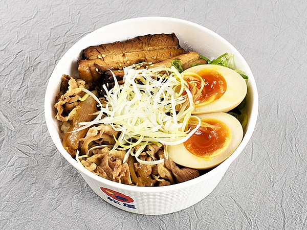 肉×肉は反則すぎ… 松屋の「牛と味玉の豚角煮丼」は夏バテを吹き飛ばすガッツリメニュー！