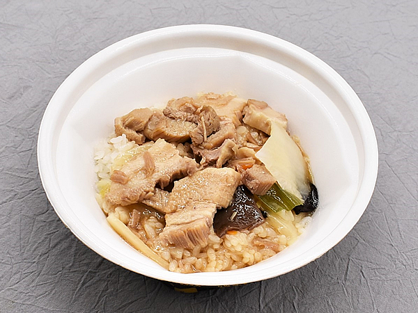 ゴロゴロ入った豚肉が最高！ ボリューム満点すき家の「とろうま豚中華丼」