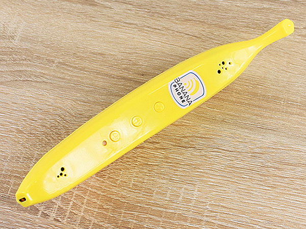 バナナで電話がかけられる!? なぜか癒されるワイヤレス受話器「Banana Phone」レビュー