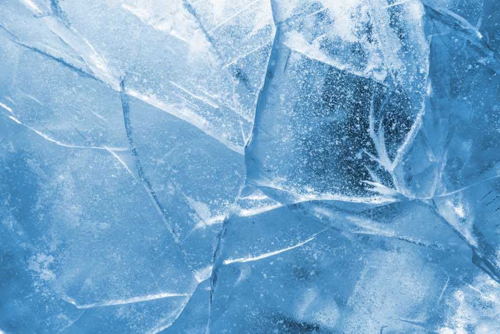 お湯のほうが早く氷になる「ムペンバ効果」が新たな方法で実証! どういう仕組み?