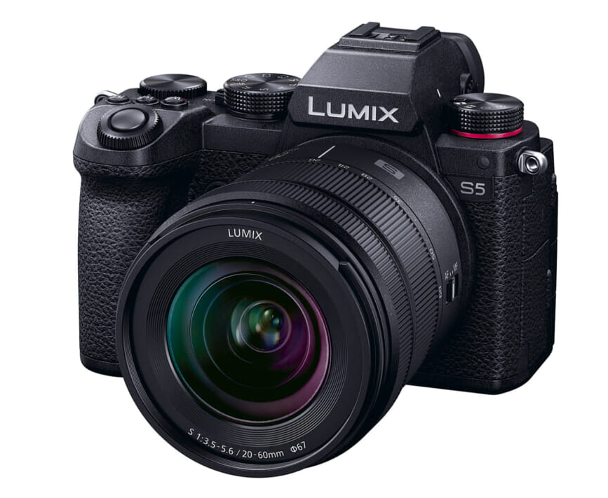 パナソニックの新フルサイズカメラ、待望の小型化を果たす――動画撮影にも強い「LUMIX S5」登場