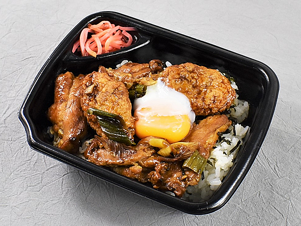 東VS西で注目の“たれ”とは？ ほっともっとの新作メニュー「月見焼鳥つくね重」
