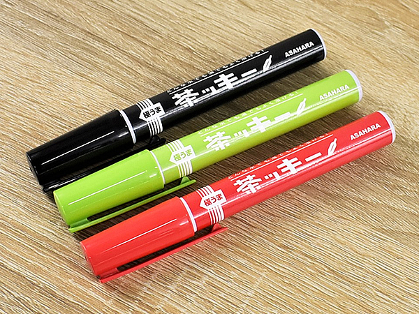 サインペンからお茶が出てくる!? ペンケースに収まる粉末専用ケース「茶ッキー」レビュー