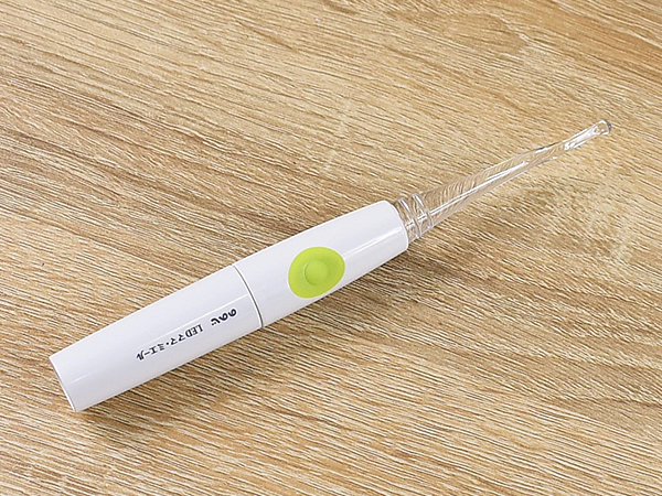 光る先端でスムーズに耳かき！ 親子で使える「LEDママ・ミエール」レビュー