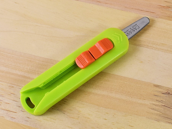 ザクザク切れる段ボール専用カッター！ 物流センター従業員の声から生まれた「段ボールのこ 物流くん」レビュー