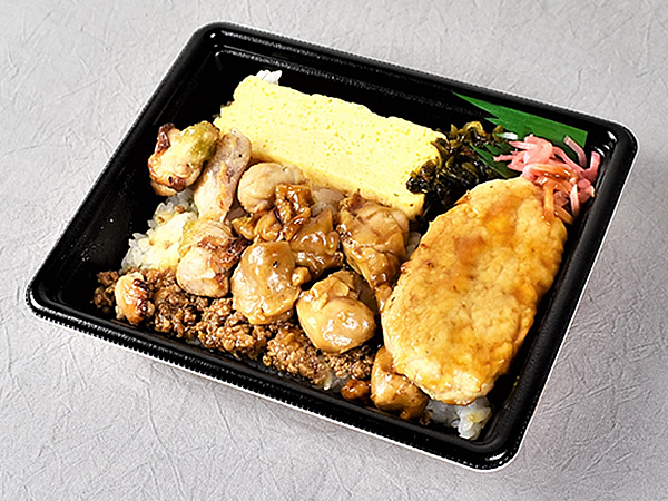 香りだけでお酒がほしくなる! 匠の技満載のセブン-イレブン「炭火焼鳥とつくねのお弁当 柚子胡椒を添えて」