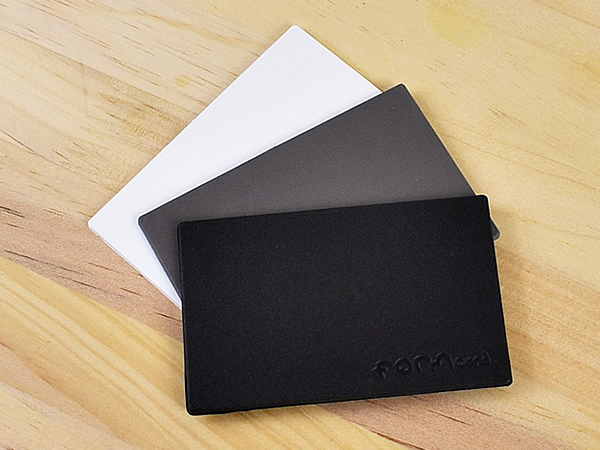 不思議なカードでプラスチック製品を修復！ お湯につけると形が変わる「FORMcard」レビュー