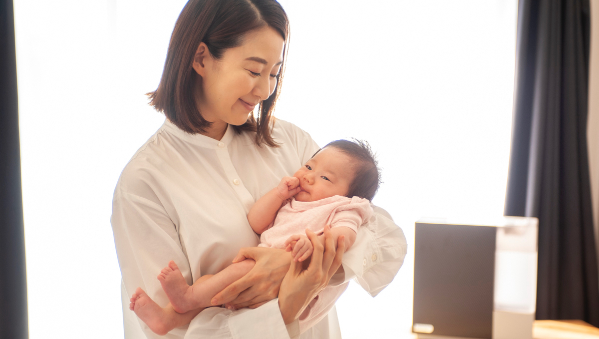 赤ちゃんは人生で一番乾燥肌になる時期だった！ 医者が教える、部屋の加湿が赤ちゃんの健康を守る理由
