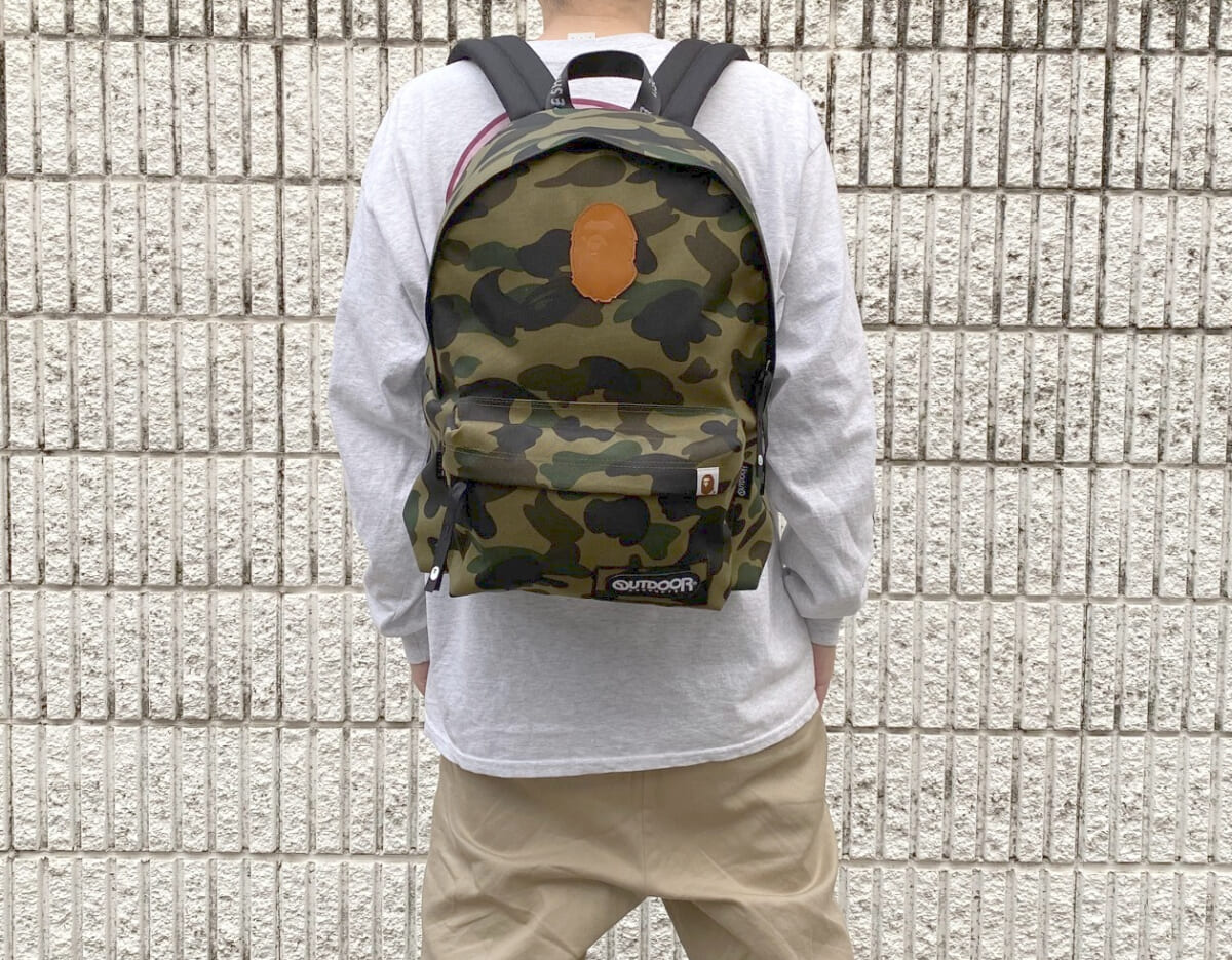 「A BATHING APE(R)」の1ST CAMO パターンをまとった「アウトドアプロダクツ」コラボレーションバッグ！