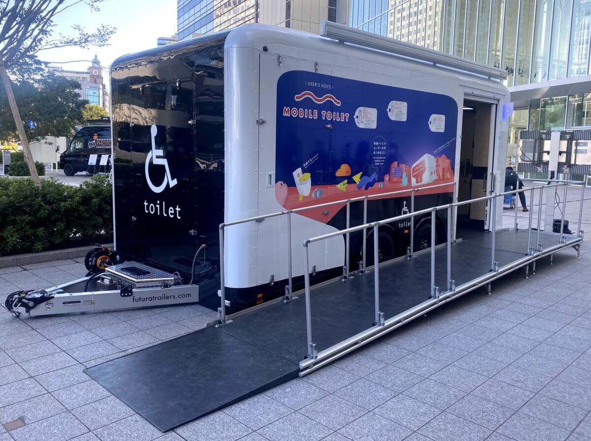トヨタとLIXILが共同開発した「モバイルトイレ」。全ての人の「行動力」を変えるその凄すぎる内部。