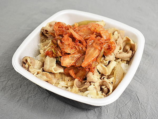 吉野家定番メニューに“辛さ”がマッチ！ 豚肉の旨みもたまらない「キムチ豚丼」