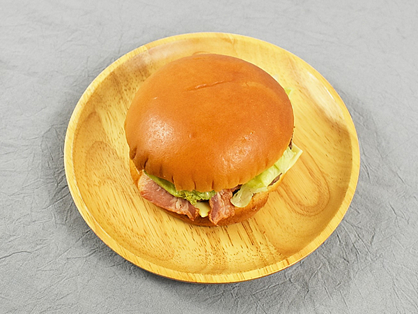 本格肉厚ビーフの破壊力！ 野菜たっぷりで食べごたえも抜群のマックの「グラン クラブハウス」