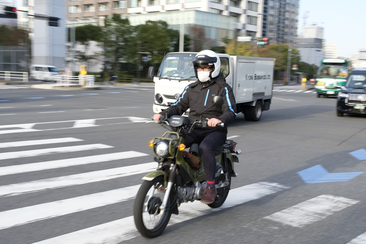 Amazon限定の「7000円電熱ジャケット」は実際使えるのか? バイクで試してみた!