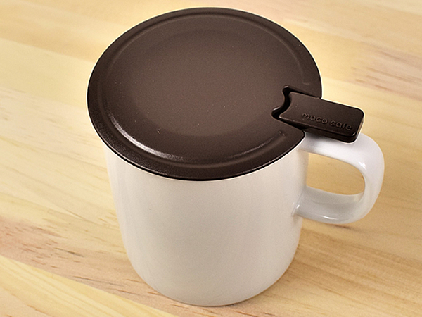 お店のようなふわふわコーヒーが作れる！ マグカップと泡立て器がセットになった「泡プレッソ モコカフェ」レビュー