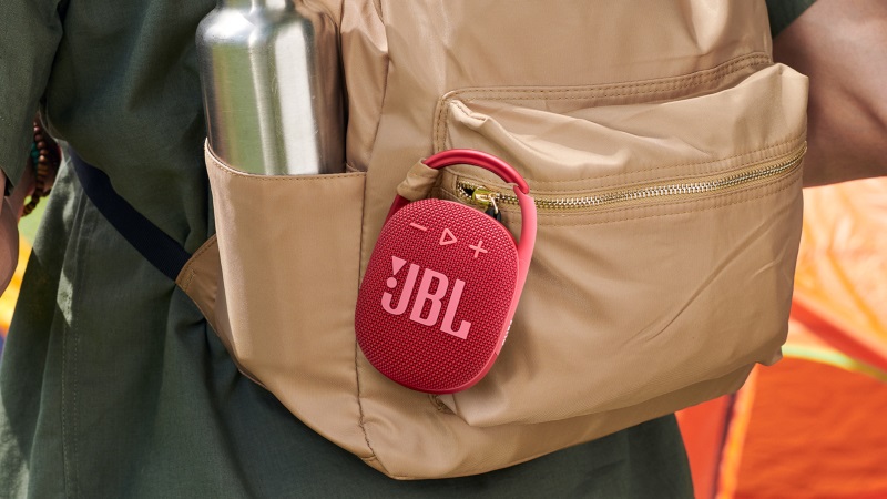 よりアウトドア志向に進化！ カラビナ&防水防塵のワイヤレススピーカー「JBL CLIP4」
