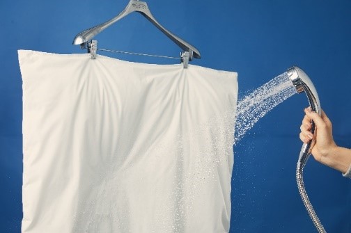2021年は「毎日ふとんを洗う」習慣はどう? 5分でシャワーで洗う「毎日、洗える、ふとん。」