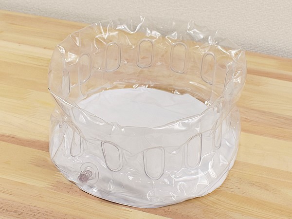 洗顔や洗濯に大活躍！ 空気を入れて膨らませる「携帯用洗面器」レビュー