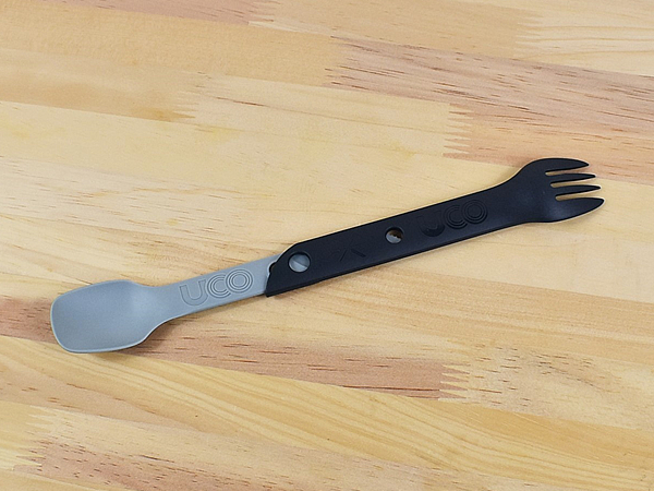 スプーンの柄がナイフになる!? 持ち運びやすいカトラリーセット「SWITCH SPORK UTENSIL SET」レビュー