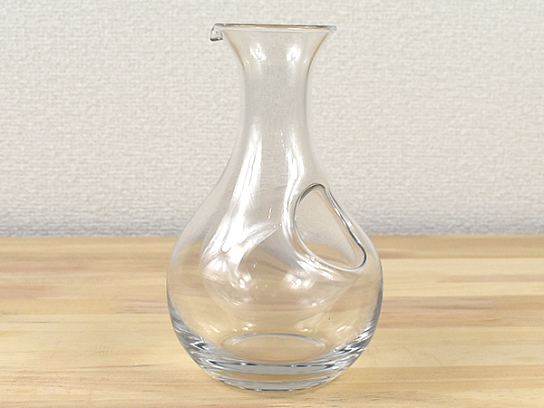 氷で冷やしても味が薄まらない！ 氷とドリンクを分けて入れられる「手作りガラス 氷ポケット付きカラフェ」レビュー