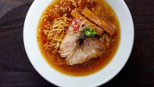 総合化学メーカーがなぜ昆虫の養殖に参入? ビールやラーメンに使われるコオロギの魅力