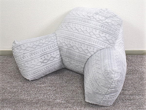 まるでテディベアのおなかと足!? うつぶせも楽になる「レストクッション（ケーブル o-i）」レビュー