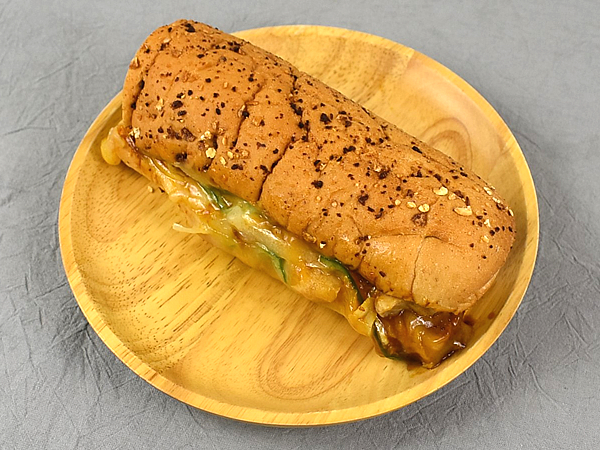 これがサブウェイの新定番!! あふれ出るモッツァレラ！ チキンの旨みたっぷり「ピザ 大人デミグラスチキン」