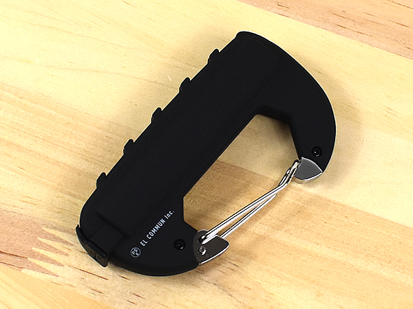 スマホが充電できるカラビナ!? 持ち運びに便利なモバイルバッテリー「CARABINER BATTERY」レビュー