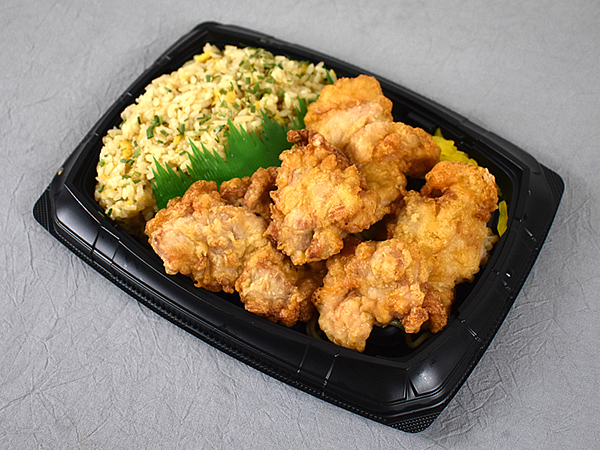 唐揚げ新時代到来!? 和風仕立てのファミマ「炒飯＆だし唐揚弁当」