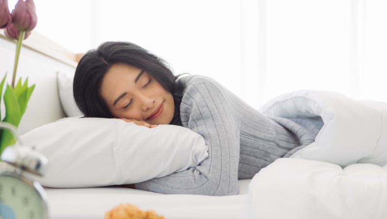 新型コロナウイルスの流行で睡眠不調の人が増加！ 睡眠の質を高める方法は？
