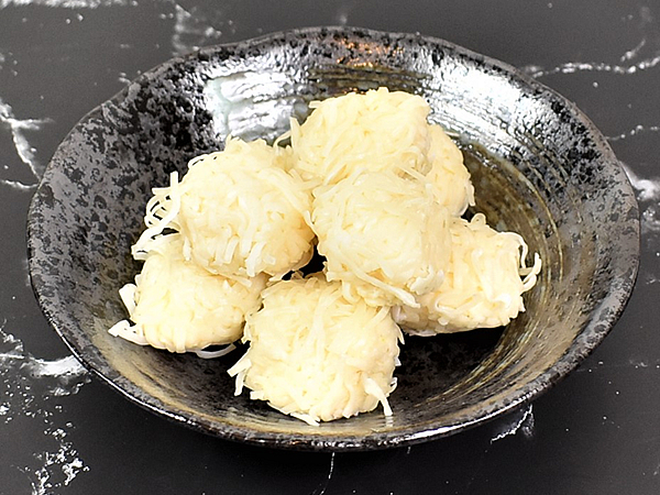 決め手は3種のブレンド塩!「手造り烏賊しゅうまい」のもちもち＆プリプリ感にリピーター続出（岩本商店）