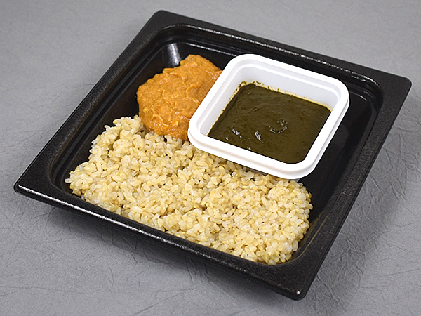 見た目も味も変わってる？ フレンチシェフ・松嶋啓介監修の「玄米の黒ごまカレー＆カシューナッツカレー」（ローソン）