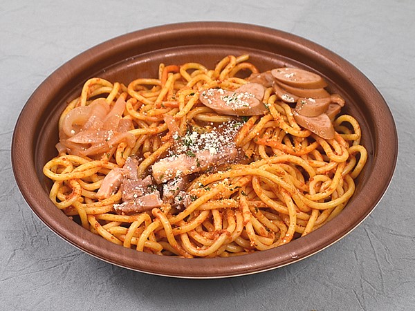 2.1mmの太麺使用！ ローソン「ウインナー！ ベーコン！ ナポリ！」のおいしさの秘密はパスタにあり？