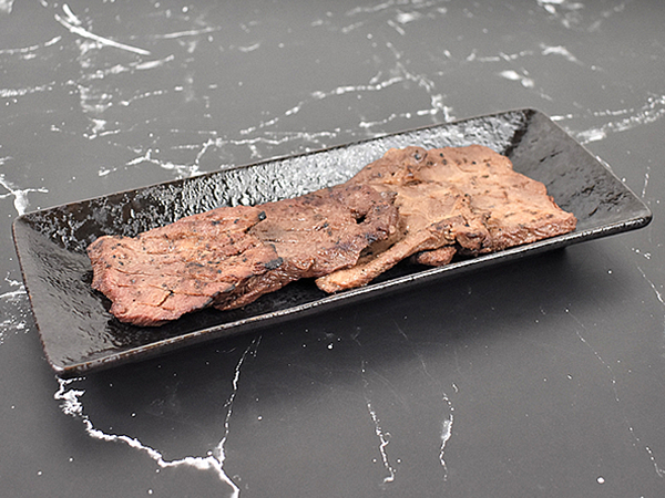 厚さ7mmにこだわった一品！ 自宅やBBQで楽しめる「備長炭直火焼牛タン100g（4枚）」（杜の都 太助）