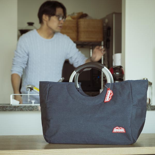 スーパーの買い出しに「最強な保冷付きバッグ」。見所はロゴにもアリ【愛用品コラム11】