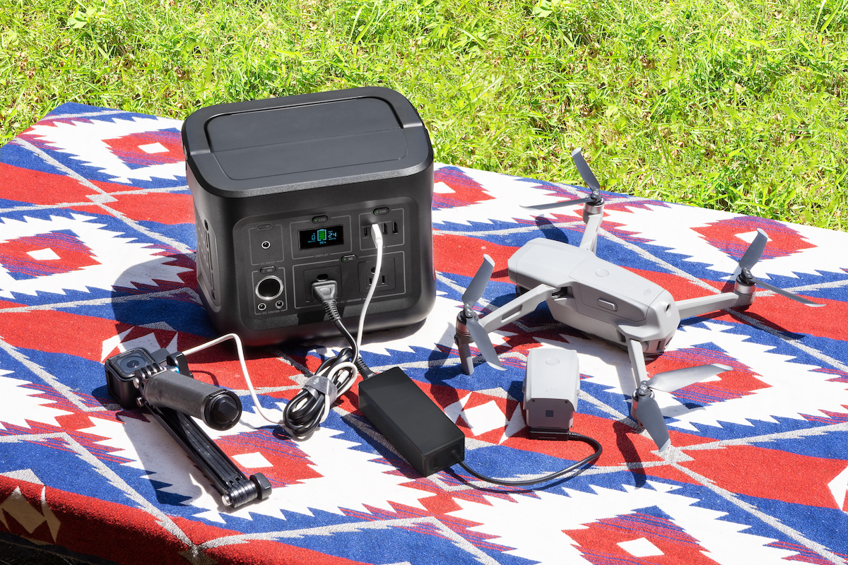 【キャンプ編】話題の「ポータブル電源」選ぶならオウルテック「PORTABLE POWER STATION」一択! アウトドア通・桐島ローランドと考えた活用術
