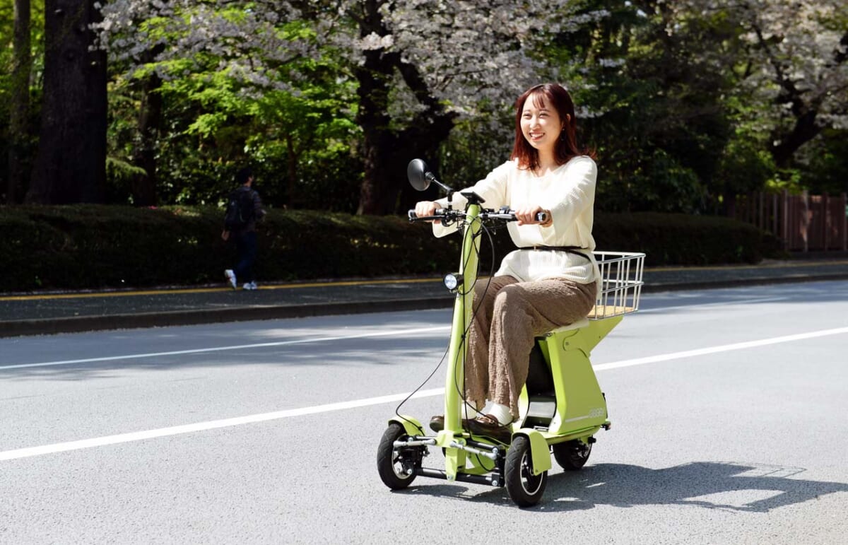 普通免許で気軽に乗れるパーソナル三輪EV「Future mobility “GOGO!”」試乗レポート