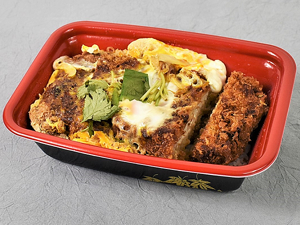 分厚いヒレ肉がごはんを覆い尽くす… 旨味ほとばしる松のやの「大判ヒレかつ丼」