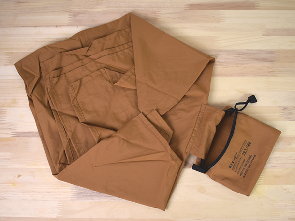 これぞ“現代版の風呂敷”！レインカバーとしても使える「WATER REPELLENT NYLON FUROSHIKI」レビュー