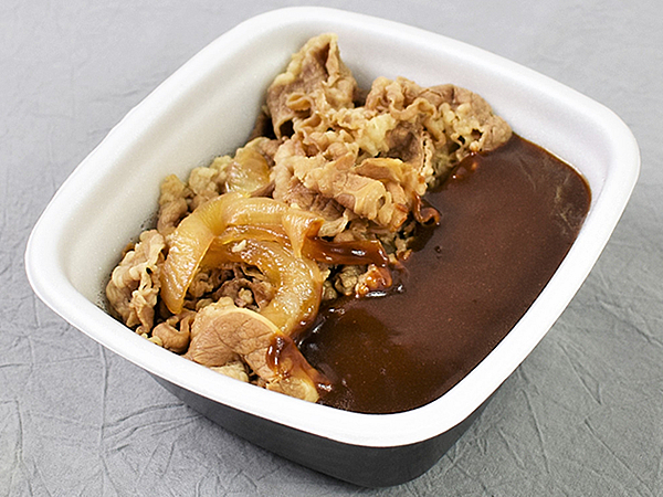 2年の時を経て復刻！ファン待望の「肉だく牛黒カレー」（吉野家）