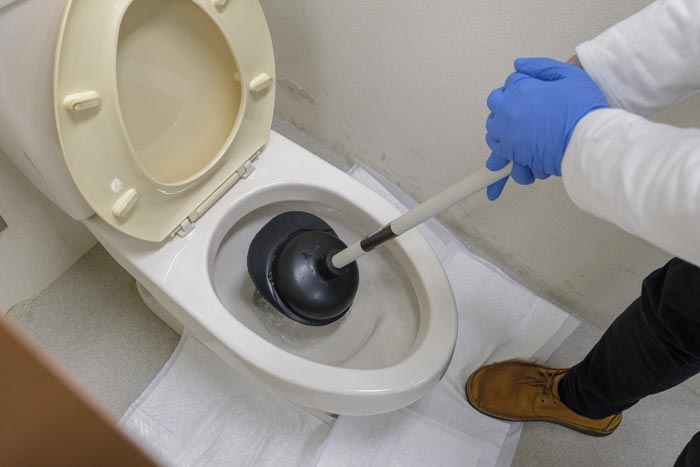 急な水まわりトラブルでも慌てない！ 修理業者を呼ぶ前にやるべき対策4つのこと