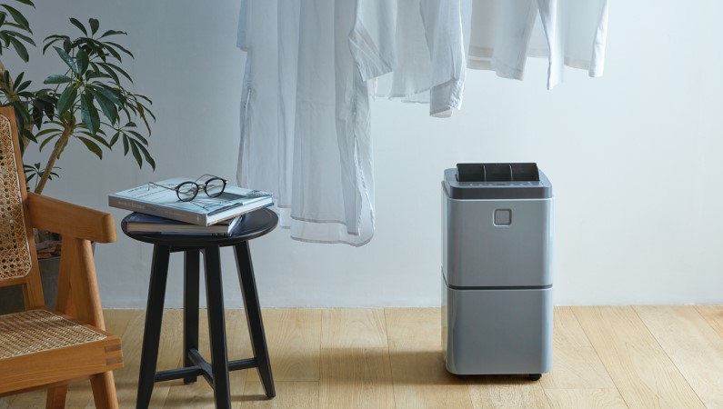 梅雨の今こそ使いたい2万円台の「部屋干し除湿機」がレコルトから登場