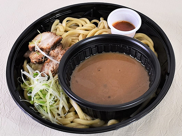 人気店のこだわりが光る!「麺屋一燈監修 冷し濃厚魚介つけ麺」（ローソン）は味変がポイント