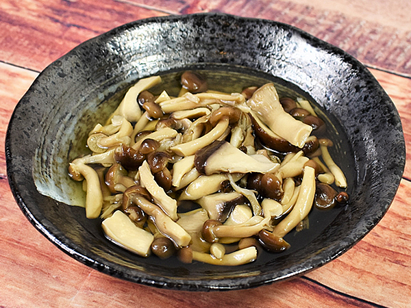 4種類のきのこの旨味がじゅわっ……醸造蔵が丁寧に作った「お酢屋のピクルス きのこ」（三井酢店）