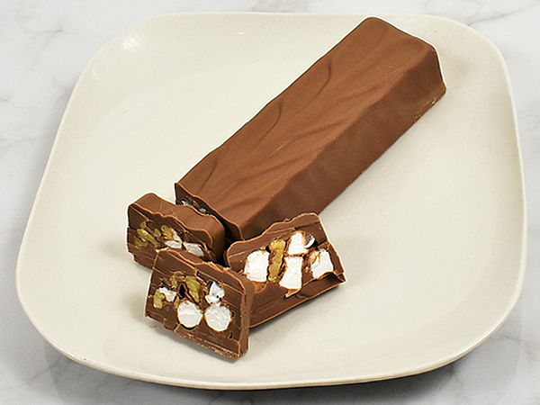 甘党集合! まろやかチョコレートでマシュマロとくるみを包んだ「クルマロチョコレート ミルク」（ロイズ）がたまらない