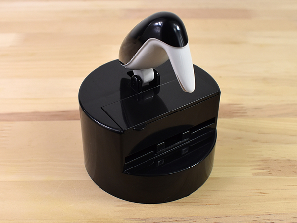 食卓を楽しくする爪楊枝入れ? タキシードを着た鳥がかわいらしい「BIRD TOOTHPICK SERVER」レビュー