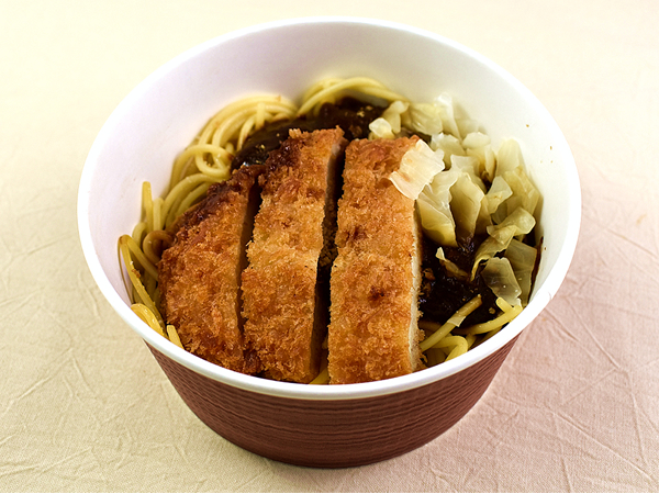 「ゴーゴーカレー」ファン必見!  ローソンとコラボした「チキンカツカレーパスタ」のお味は?